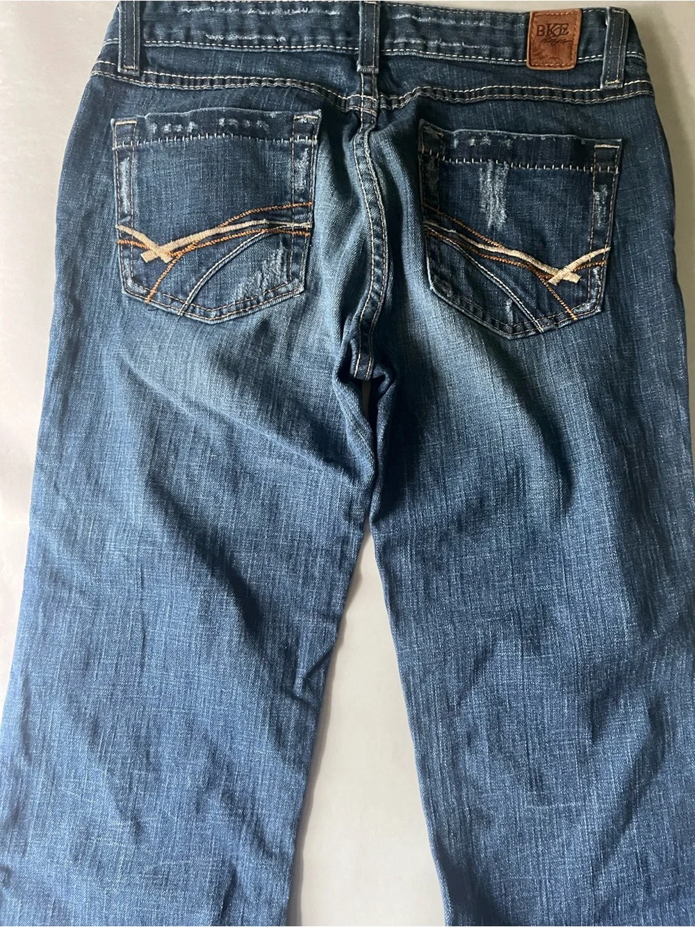 BKE Women's Medium Blue Cropped Jeans with Contrast Stitching
